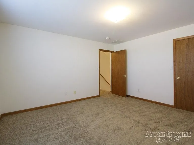 8 Canterbury Ct — Photo 10