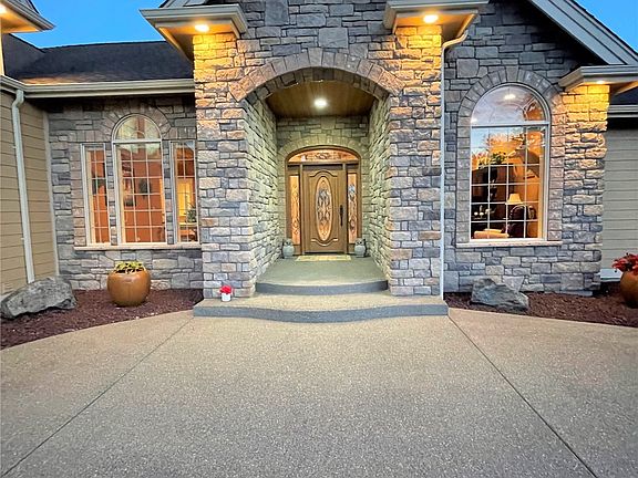 2nd image of 1744 McAllister Court SE