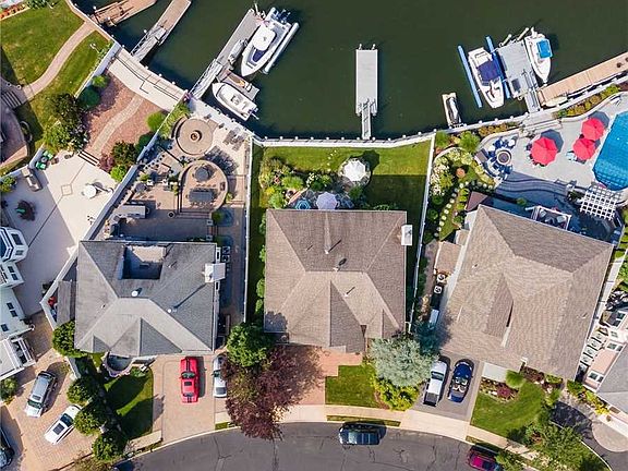 2nd image of 39 Crescent Cove Cir