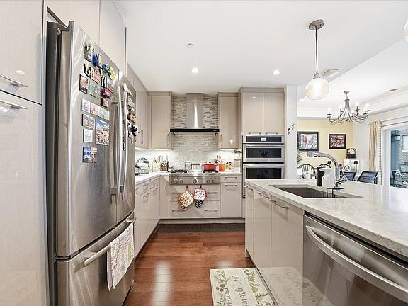 2nd image of 150 Henley Pl APT 210