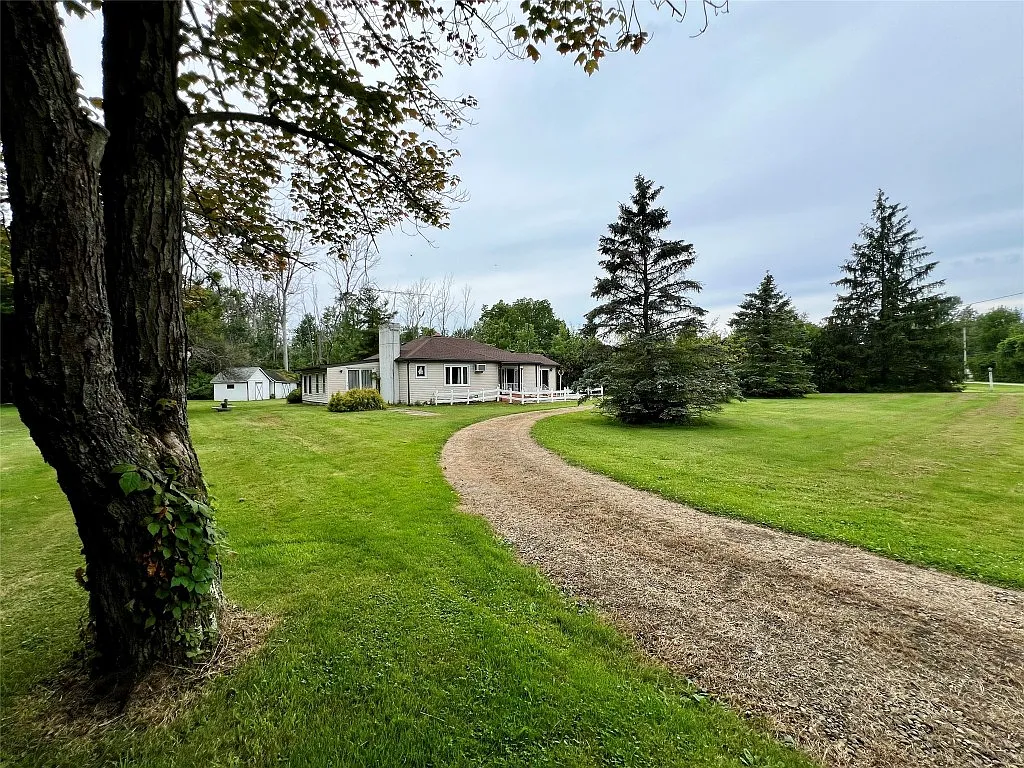 7673 E Lake Rd photo 1