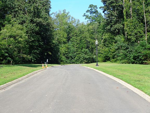 4th image of 11 Meadowood Rd #11