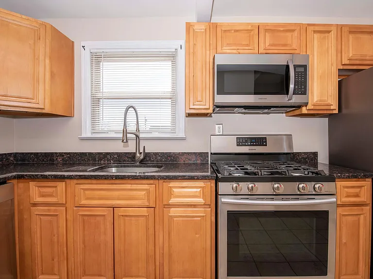 267 Hoover Ave — Photo 2