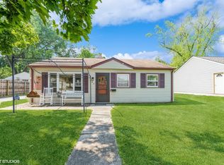 122 E Beech Ave, Woodstock, IL 60098