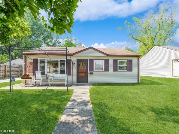 122 E Beech Ave, Woodstock, IL 60098