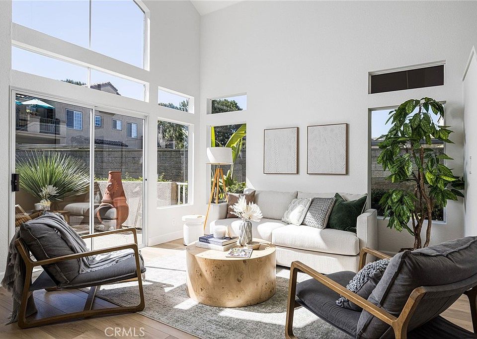1st image of 30 Sunbridge Pl
