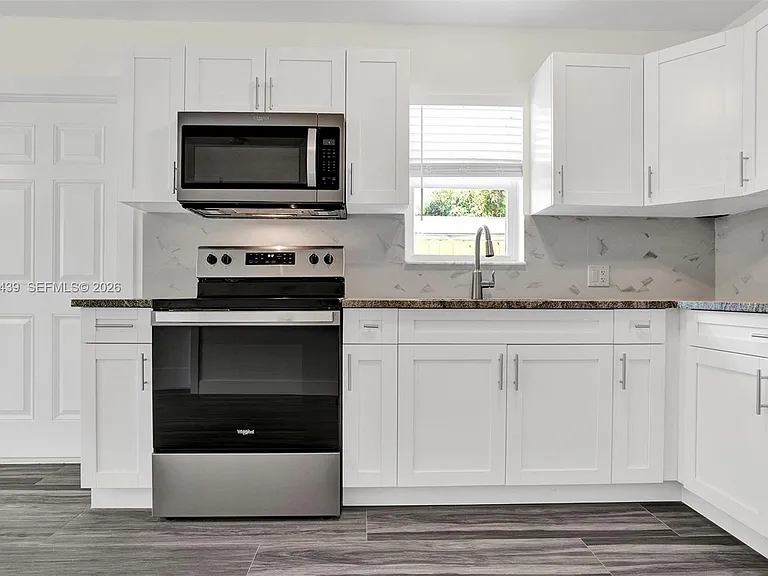 929 S North St #5 — Photo 5