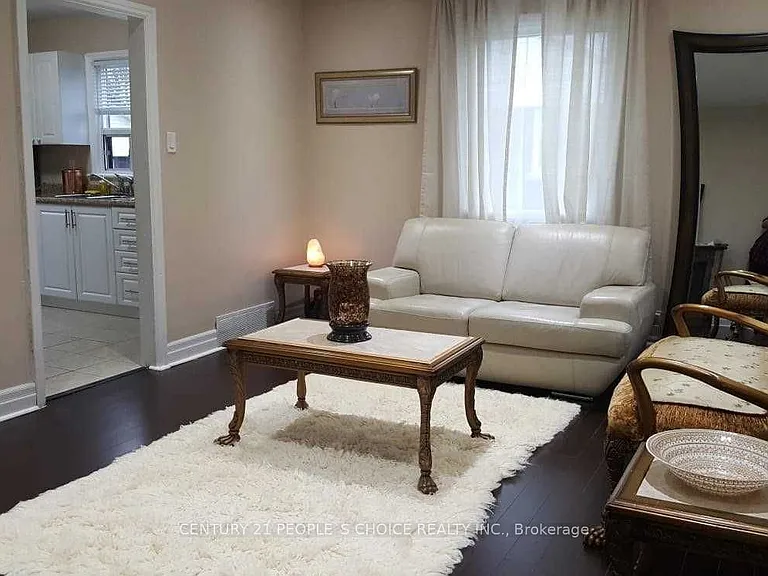 186 Maurice Dr — Photo 2