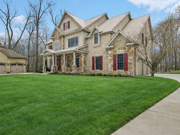272 Bruntsfield Ct, Valparaiso, IN 46385