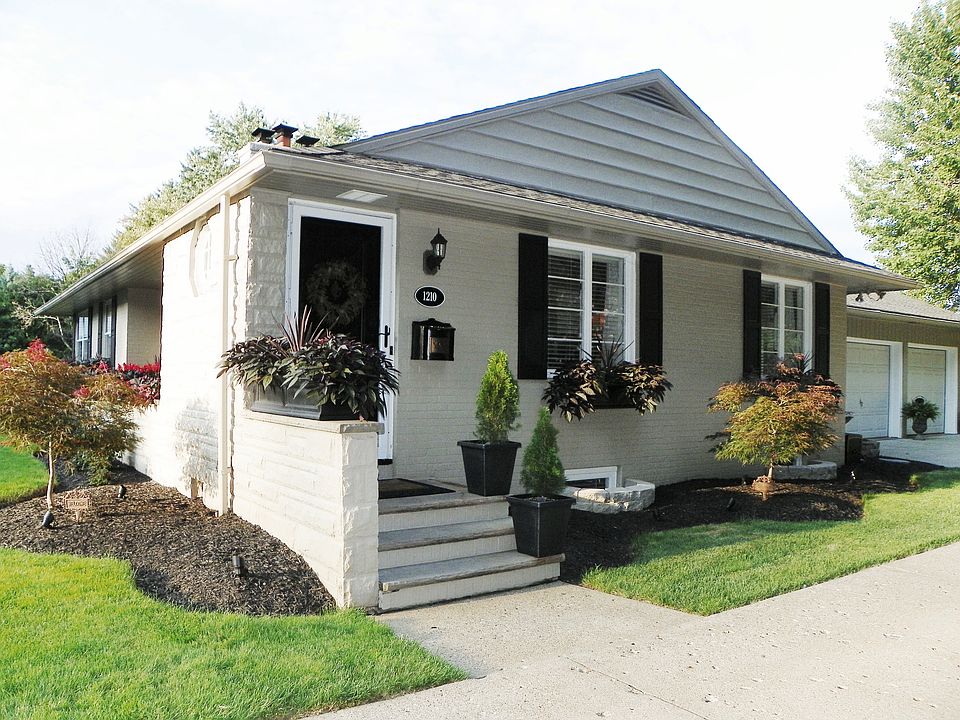 2nd image of 1210 Lynhurst Cir SW
