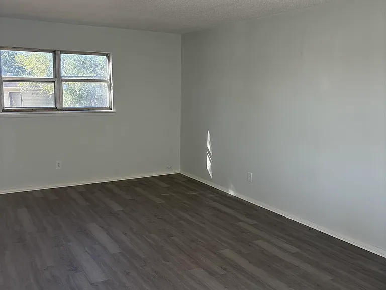 157 Baltimore Dr — Photo 3