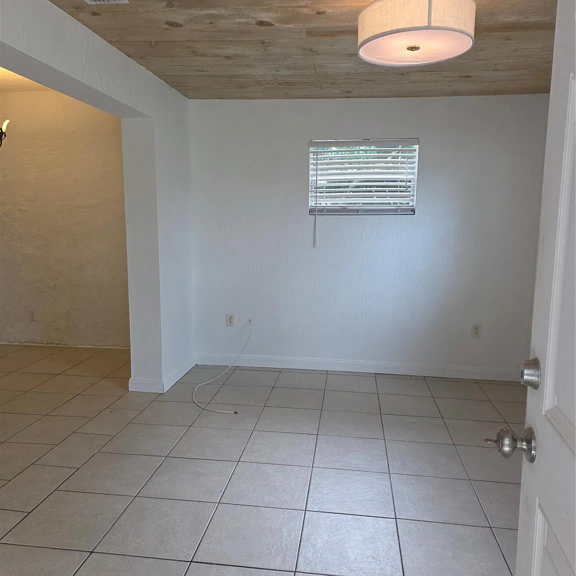 2 bed, 1.0 bath, 2703 sqft, $1,700 — Photo 2