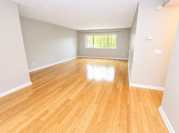 1088 Greentree Rd