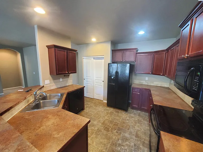 513 Jordan Ln — Photo 11