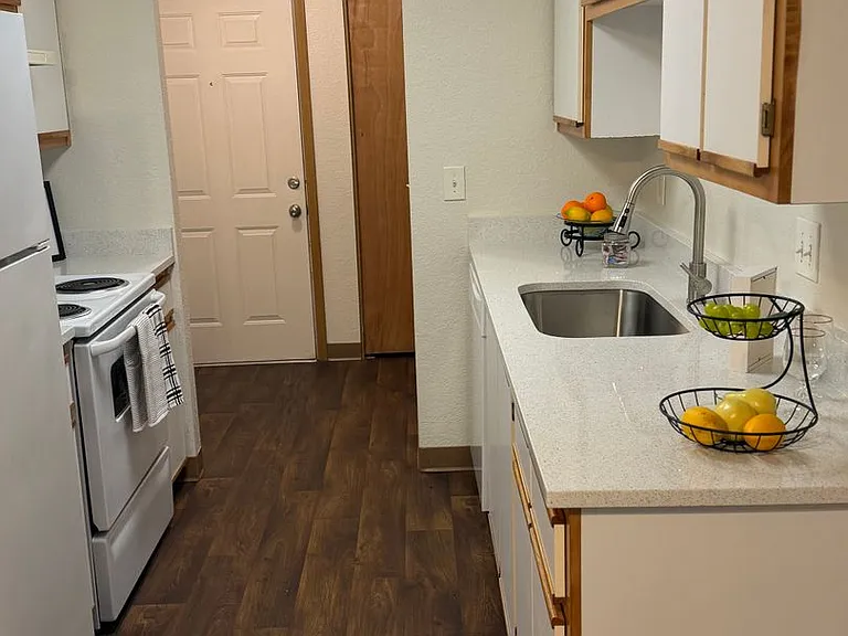 Kruse Villa Apartments — Photo 21