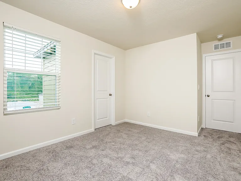 Lincoln Oaks — Photo 30