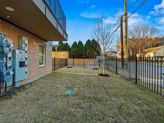 5th image of 2101 N Prairie Ave #201