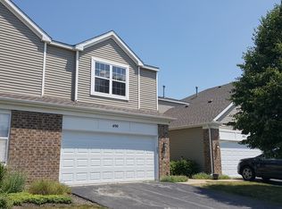 490 Brookside Dr, Oswego, IL 60543