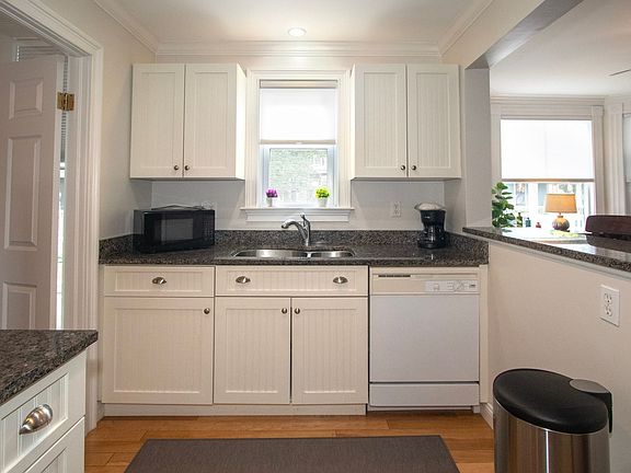 4th image of 611 Central Ave APT 3