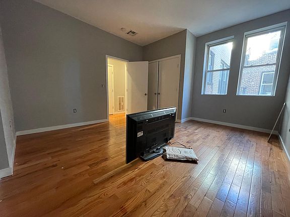 5th image of 875 18th Ave #302
