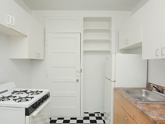 2nd image of 2714 N Spaulding Ave #Hh1