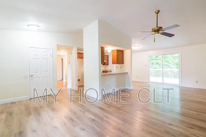 3 bed, 2.0 bath, 1188 sqft, $1,750 — Photo 4