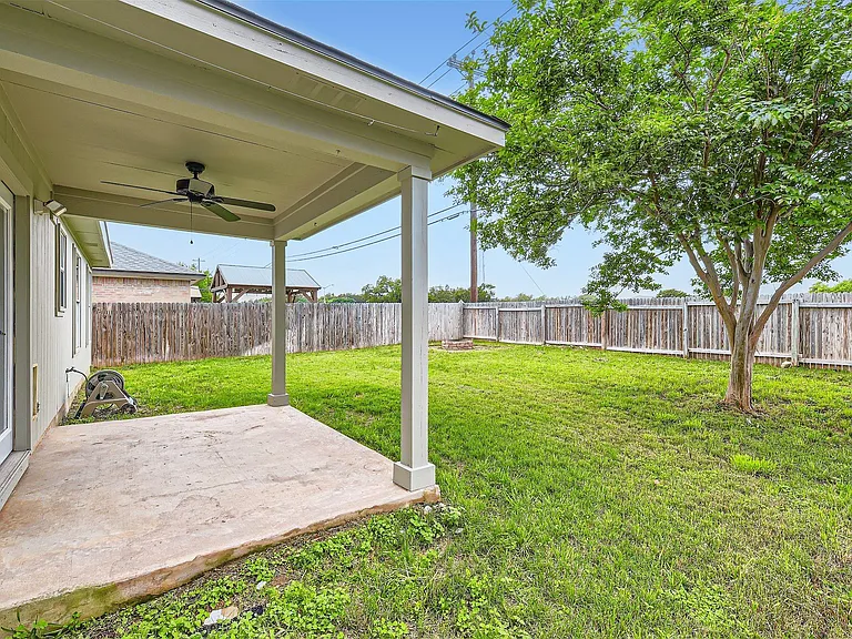 1803 Lloydminister Way — Photo 26