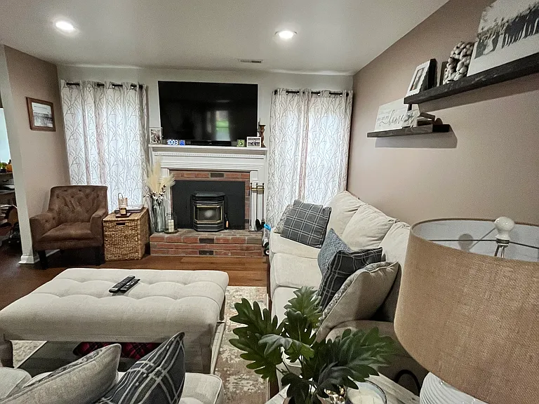 121 Garrison Ct — Photo 6