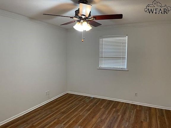 5th image of 7 Billie Cir