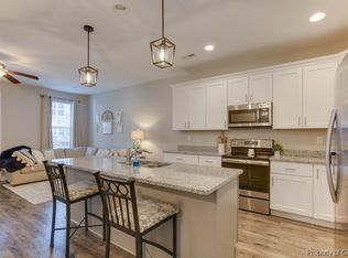 107 Daybeacon St, Yorktown, VA 23692