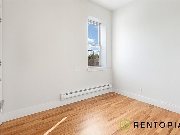 3rd image of 161 Maujer St #1E