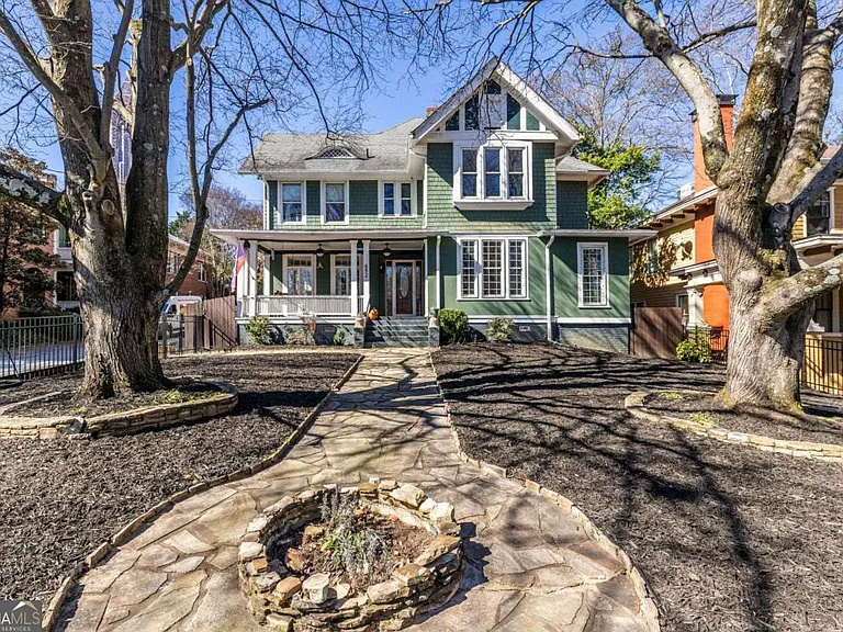 692 Myrtle St NE — Photo 2