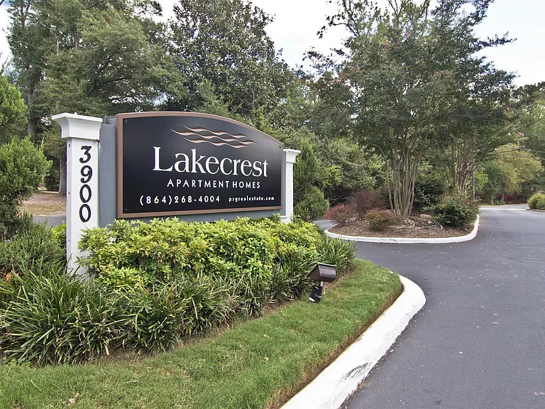 Lakecrest — Photo 2