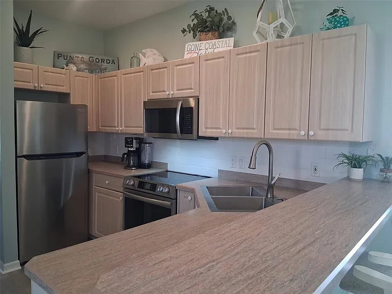 216 Berry St — Photo 24