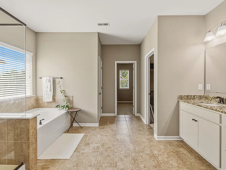 167 Alexandria Dr — Photo 32