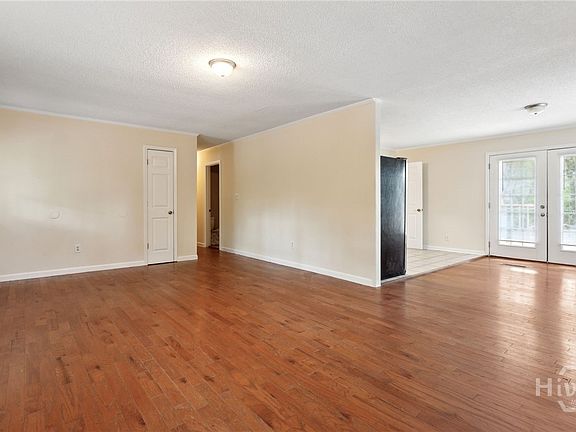 3rd image of 260 Pettit Lane