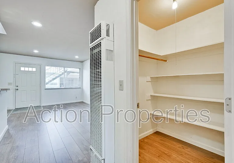 1084 Wentworth St #4 — Photo 30