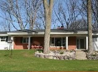 1496 Riverdale Dr, Green Bay, WI 54313