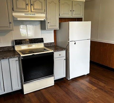 5th image of 651 Pine Hill St