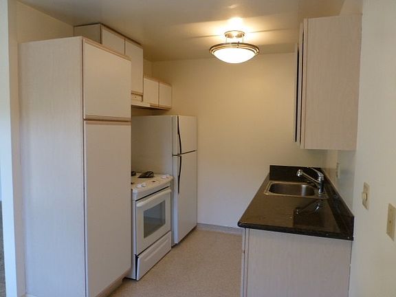 4th image of 255 E Blithedale Ave APT 6