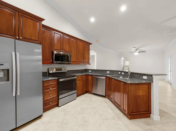 2202 SW Haycraft Circle, Port St Lucie, FL 34953