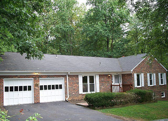 Over an ACRE in Fairfax!  Location! Location!