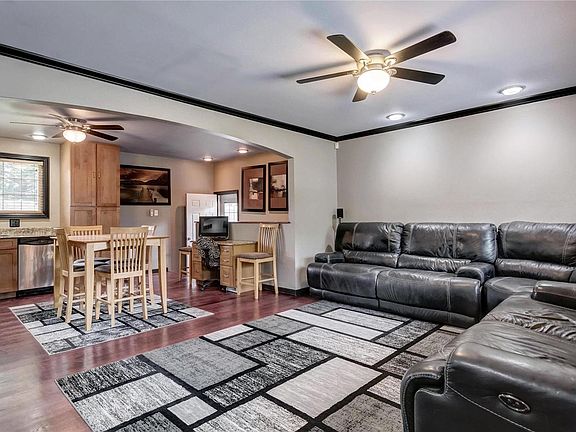 5th image of 325 Wren Dr