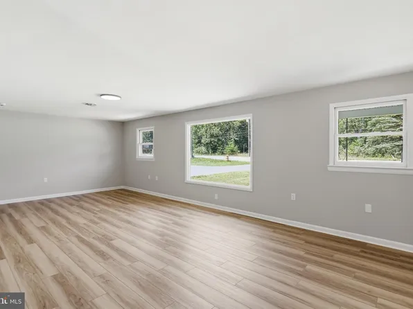 11223 Valley Rd, Berkeley Springs, WV 25411
