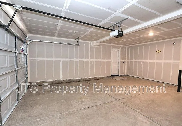 2097 Shady Tree Cir — Photo 77