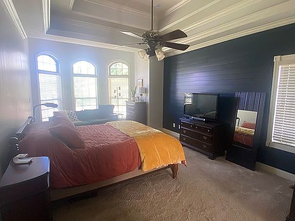 MSTR BDRM w/sitting area 