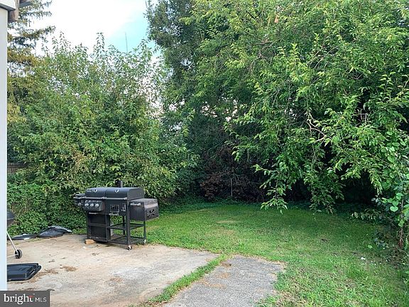 5th image of 822 Columbus Rd