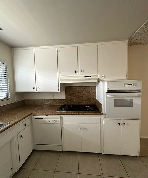 13101 Oxnard St #11 — Photo 3