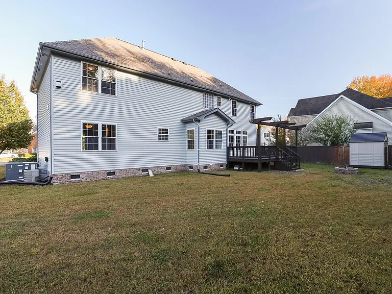 800 Sherrard Ct — Photo 35
