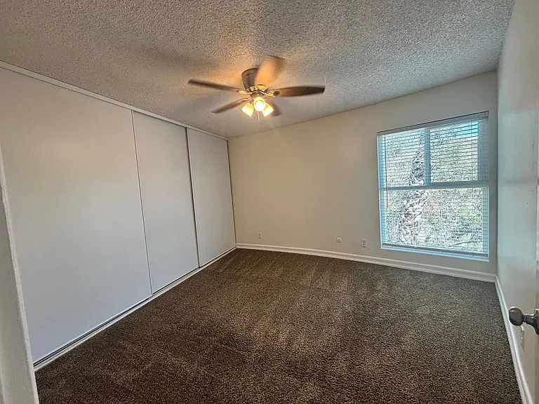 University Terrace Apartments — Photo 35